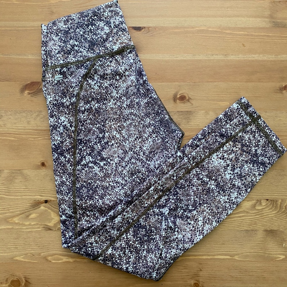 High waisted PowerHold 7/8 leggings